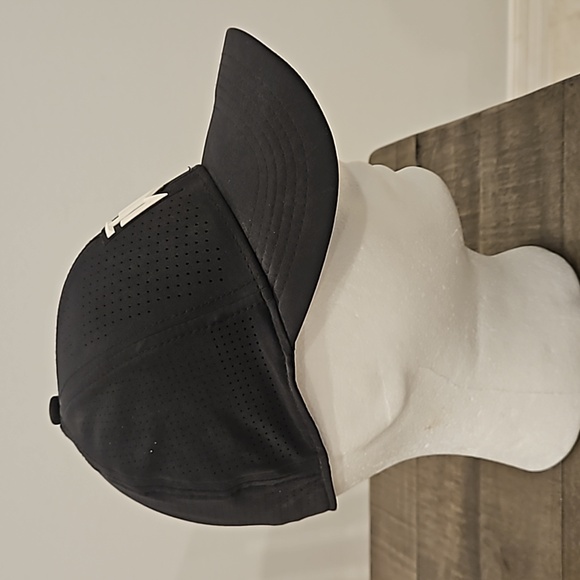 Nike/Tiger Woods Baseball Hat - Picture 4 of 7